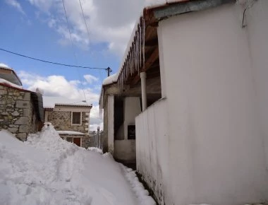 Τραγωδία στην Εύβοια: 72χρονος πέθανε αβοήθητος σε αποκλεισμένο χωριό από τα χιόνια